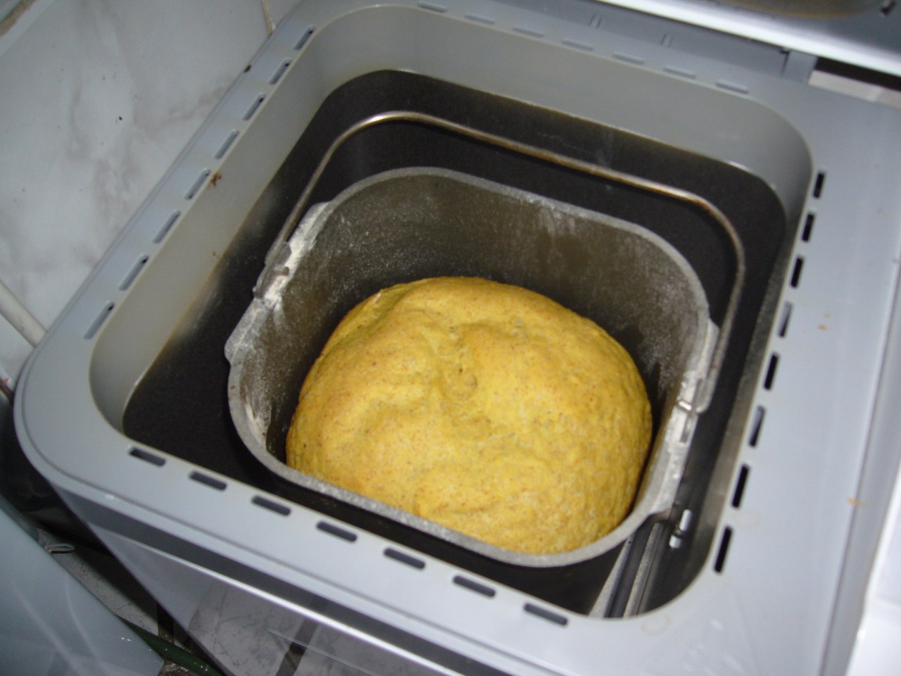 Видео рецепт хлебопечки. Хлеб в хлебопечке. Домашний хлеб в хлебопечке. Хлебопечка духовка. Чудо печка для выпекание хлеба.